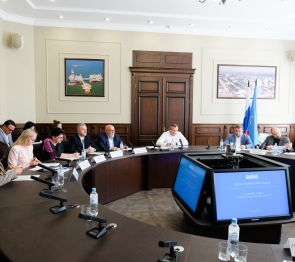 Спикер астраханского парламента  Игорь Мартынов провел заседание Совета Думы